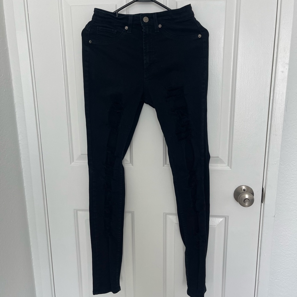 Black Distressed Women’s Skinny Jeans